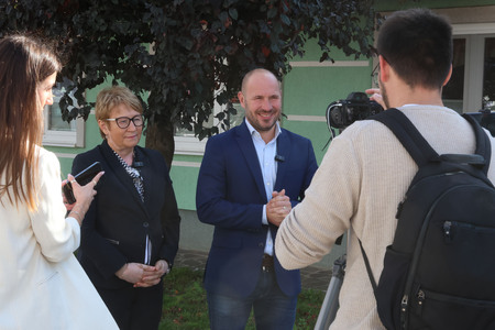 DELOVNO KOSILO S POSLANCI NSI IN ŽUPANI 10 FOTO LJUBO VUKELIČ